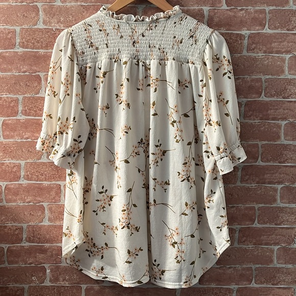 Melloday Floral Smocked Short Sleeve cream blouse - Picture 3 of 9